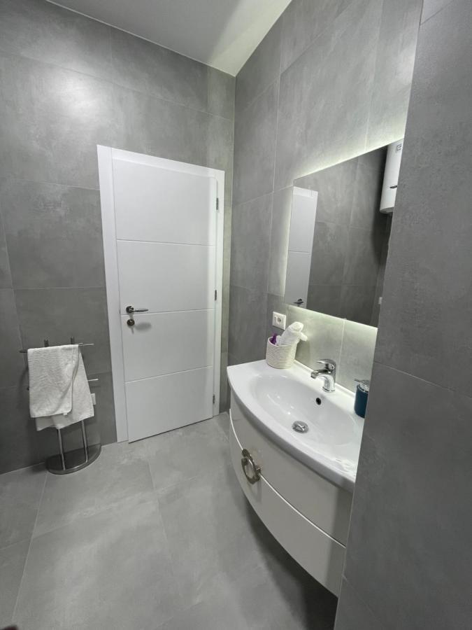 Lovely Apartment Τίρανα Εξωτερικό φωτογραφία